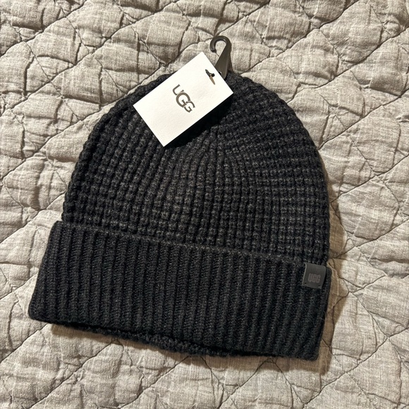 NWT: UGG Black Waffle Knit Hat - Picture 1 of 3